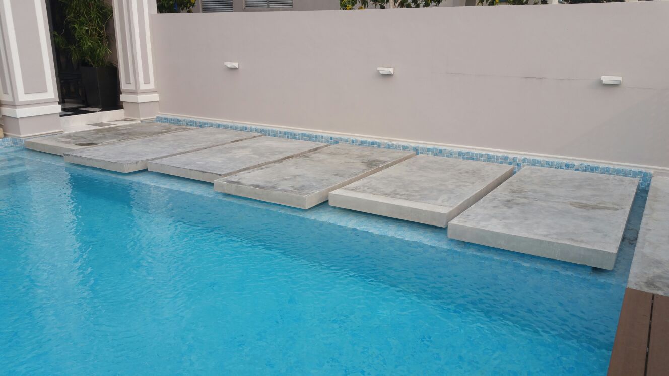 Floating slab skimmer pool at Rambai Road