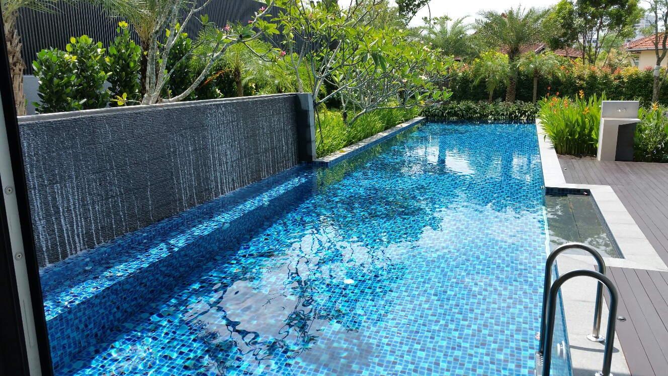 Infinity pool with cascade and jacuzzi jets at Chestnut Crescent